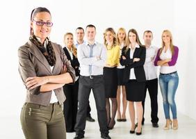 mujer de negocios sonriente con gafas foto