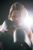 mujer boxeadora vista foto