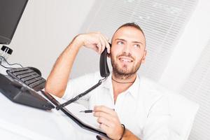 hombre de negocios por teléfono foto