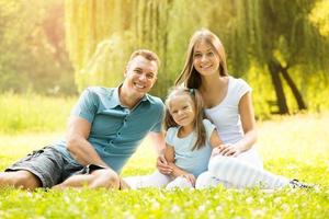 retrato de una familia feliz sonriente foto