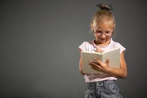 niña de la escuela foto