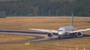 frankfurt am huvud, Tyskland juli 19, 2017 - luft kanada boeing 787 dreamliner taxning efter landning på 07l. fraport, frankfurt, Tyskland video