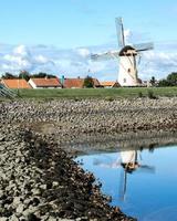 molen aeolus, molino de viento holandés en wemeldinge, zelanda, países bajos. 25 de septiembre de 2022. foto