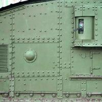 textura de la pared lateral del tanque, hecha de metal y reforzada con una multitud de pernos y remaches foto