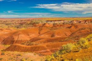 colinas ondulantes de erosión en el desierto pintado de arizona foto