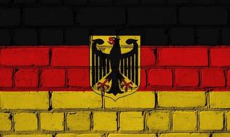 bandera de alemania sobre un fondo texturizado. collage de conceptos foto