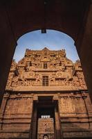 el gran templo tanjore o el templo brihadeshwara fue construido por el rey raja raja cholan en thanjavur, tamil nadu. es el templo más antiguo y más alto de la india. este templo figura en el patrimonio de la unesco foto