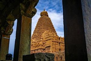 el gran templo tanjore o el templo brihadeshwara fue construido por el rey raja raja cholan en thanjavur, tamil nadu. es el templo más antiguo y más alto de la india. este templo figura en el patrimonio de la unesco. foto