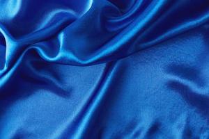 fondo de seda azul con pliegues. textura abstracta de superficie satinada ondulada