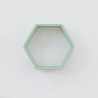 estante de madera hexagonal, estilo japonés minimalista. flotando en el hexágono de espacio de copia de pared, espacio de copia. foto