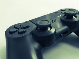 Hermoso joystick digital moderno en blanco y negro para videojuegos de computadora gamepad foto