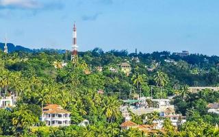 hermosa ciudad y paisaje marino panorama y vista puerto escondido mexico. foto