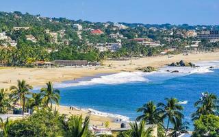 hermosa ciudad y paisaje marino panorama y vista puerto escondido mexico. foto