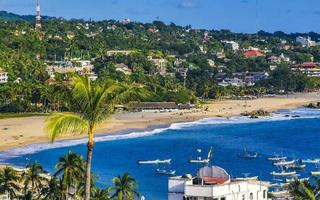 hermosa ciudad y paisaje marino panorama y vista puerto escondido mexico. foto