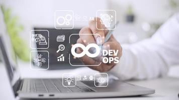 concepto devops, desarrollo de software y operaciones de ti, programación ágil foto