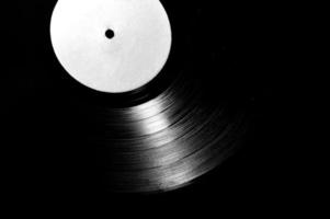 Disco de vinilo de 78 rpm sobre fondo oscuro b foto