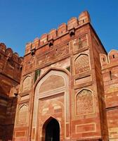 puerta en el fuerte de agra, india foto