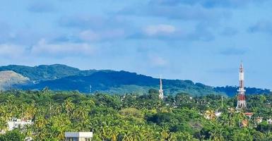 hermosa ciudad y paisaje marino panorama y vista puerto escondido mexico. foto