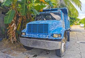 camiones mexicanos transportador de carga carros de entrega en puerto escondido mexico. foto