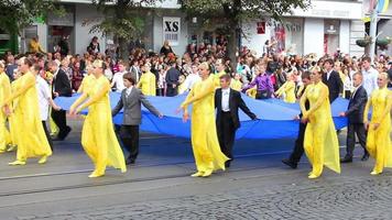 Karneval in den Straßen der Stadt video