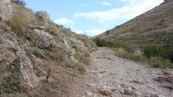 sendero en las montañas video