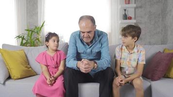 Sad old man. Grandparents, grandchildren. The old grandfather is happy thanks to his grandchildren. video