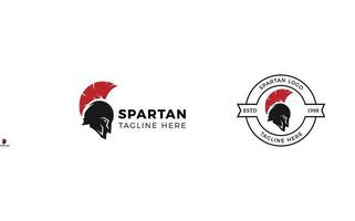 escudo y casco del símbolo del guerrero espartano, emblema. logotipo de casco espartano vector