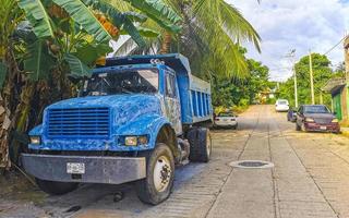 puerto escondido mexico oaxaca mexican 2022 camiones mexicanos transportador de carga autos de entrega en puerto escondido mexico. foto