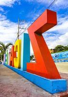 puerto escondido mexico oaxaca mexicano 2022 colorido zicatela puerto escondido símbolo de letras en la playa mexico. foto