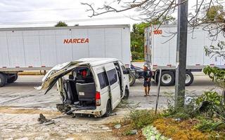 playa del carmen quintana roo mexico 2022 craso peligroso accidente de camioneta turistica playa del carmen mexico. foto