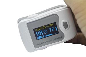 Image while using the blood oxygen monitor and heart rate monitor, the device that should be attached. in the treatment of covid 19 photo