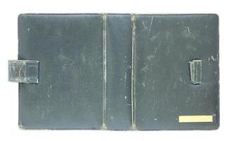 cubierta de libro antiguo negro aislado en blanco foto