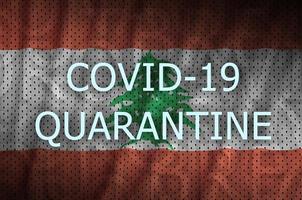 bandera de líbano e inscripción de cuarentena covid-19. coronavirus o virus 2019-ncov foto