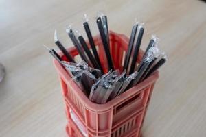 selective focus to black plastic straw isolated on blurred food stall background. soft focus photo