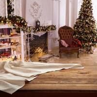servilleta de lona vacía en la vista superior del escritorio de madera. fondo de interiores de navidad brillante festivo foto