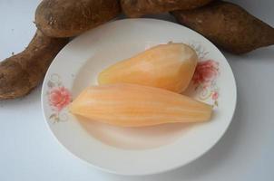 yacón o loto de nieve en la raíz vegetal dulce y crujiente tailandesa comiendo para la dieta para perder peso y el cuidado de la salud. nombre cientifico smallanthus sonchifolius foto