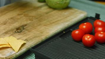 tomates a la parrilla con pimiento rojo y verde. devuelvo la parte frita video