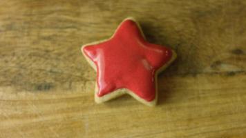 Ich dekoriere Lebkuchenplätzchen mit Royal Icing. der beste hausgemachte Lebkuchen video