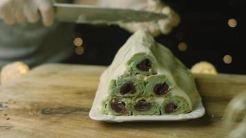 Cake with green dough, sour cherries and sour cream. It also has food ornament and the red star cake video