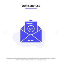 nuestros servicios correo electrónico sobre educación icono de glifo sólido plantilla de tarjeta web vector