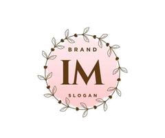 Initial IM feminine logo. Usable for Nature, Salon, Spa, Cosmetic and Beauty Logos. Flat Vector Logo Design Template Element.