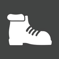 icono de glifo de bota de camping invertido vector