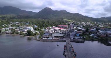 panorama de cima na cidade de portsmouth em dominica video