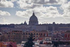 vista aérea de st. basílica de san pedro en ciudad del vaticano foto