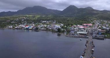 Panorama von oben auf die Stadt Portsmouth in Dominica video