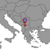 pin mapa con la bandera de kosovo en el mapa mundial. ilustración vectorial vector