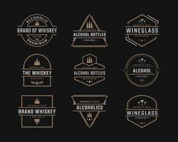 emblema de insignia retro vintage bebida, copas de vino, botellas, cerveza, bebidas, estilo lineal de diseño de logotipo de restaurante