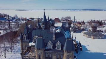 antenne top visie van garibaldi kasteel in togliatti, bezienswaardigheden van Rusland video