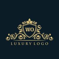 logotipo de la letra wo con escudo dorado de lujo. plantilla de vector de logotipo de elegancia.