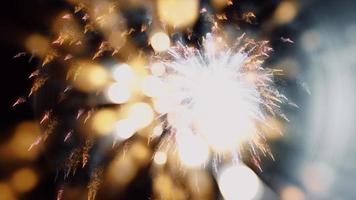 gelukkig nieuw jaar jaar 2023 goud tekst met vuurwerk video